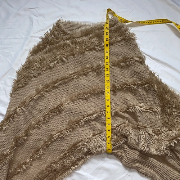 Charlie Paige  tan Textured Poncho - Picture 11 of 13